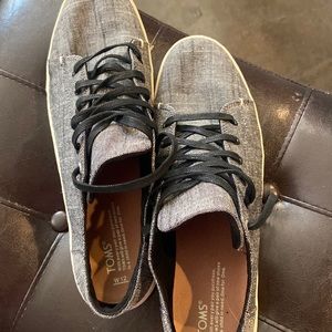 Toms shoes